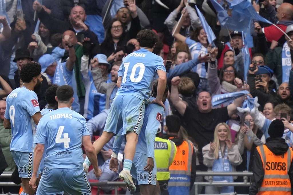 Jamie Carragher makes Erik ten Hag prediction after Coventry City almost stun Manchester United - Bóng Đá