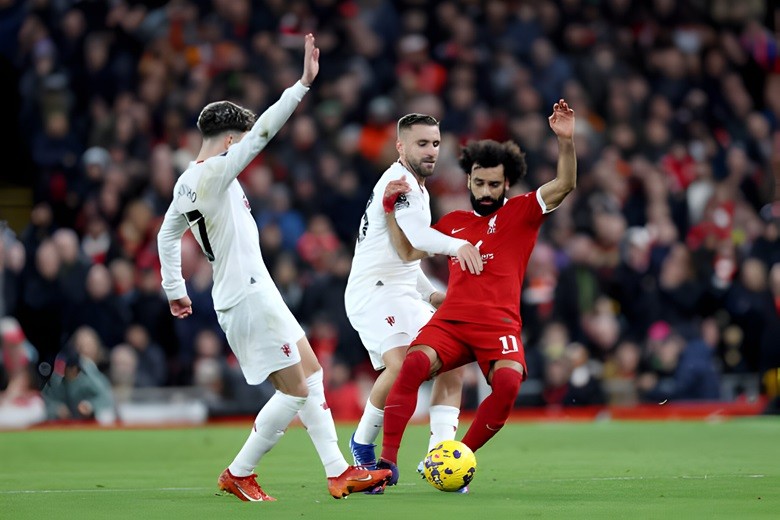 Salah hoàn toàn bị Man Utd bóp nghẹt - Bóng Đá