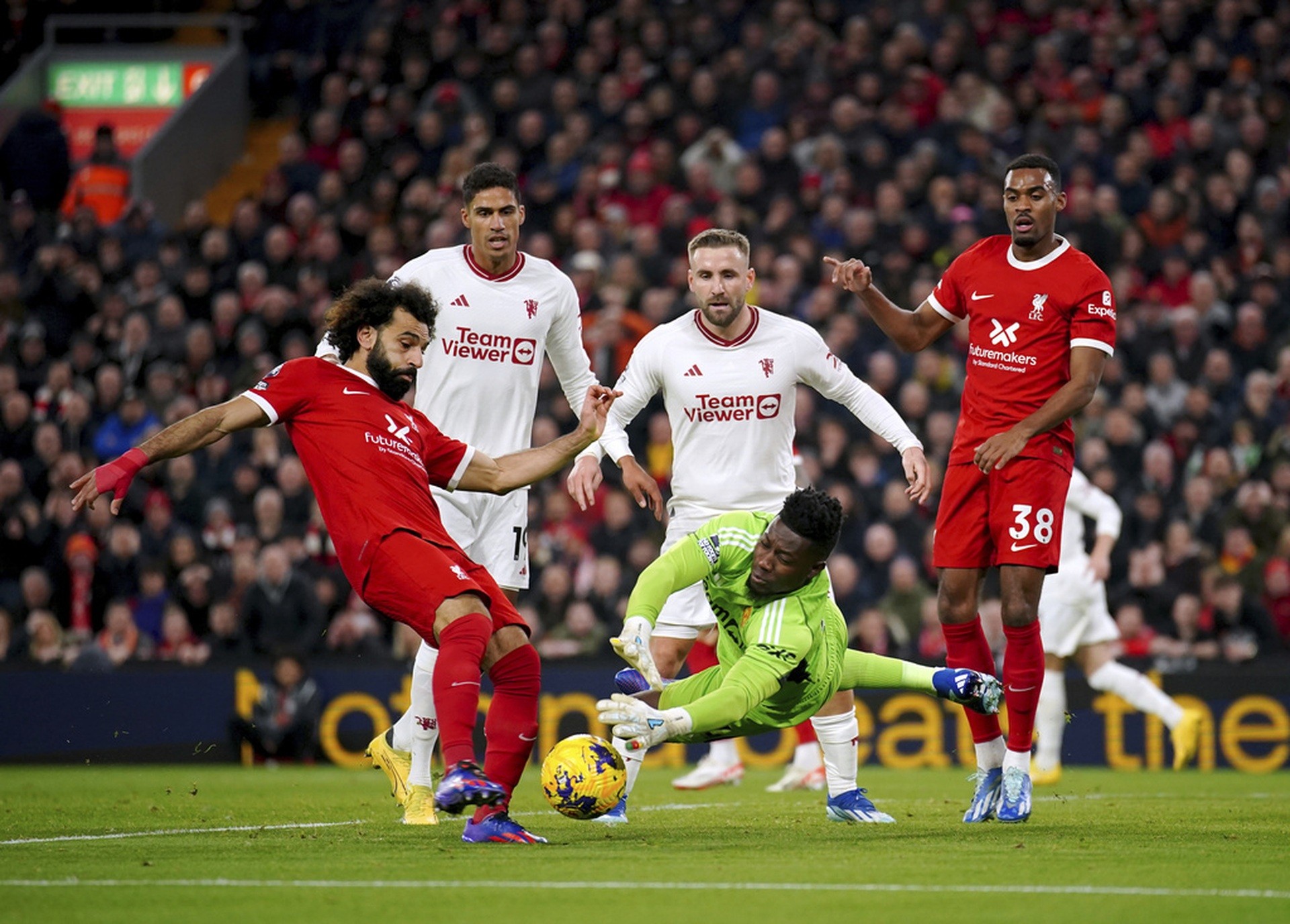 Salah hoàn toàn bị Man Utd bóp nghẹt - Bóng Đá