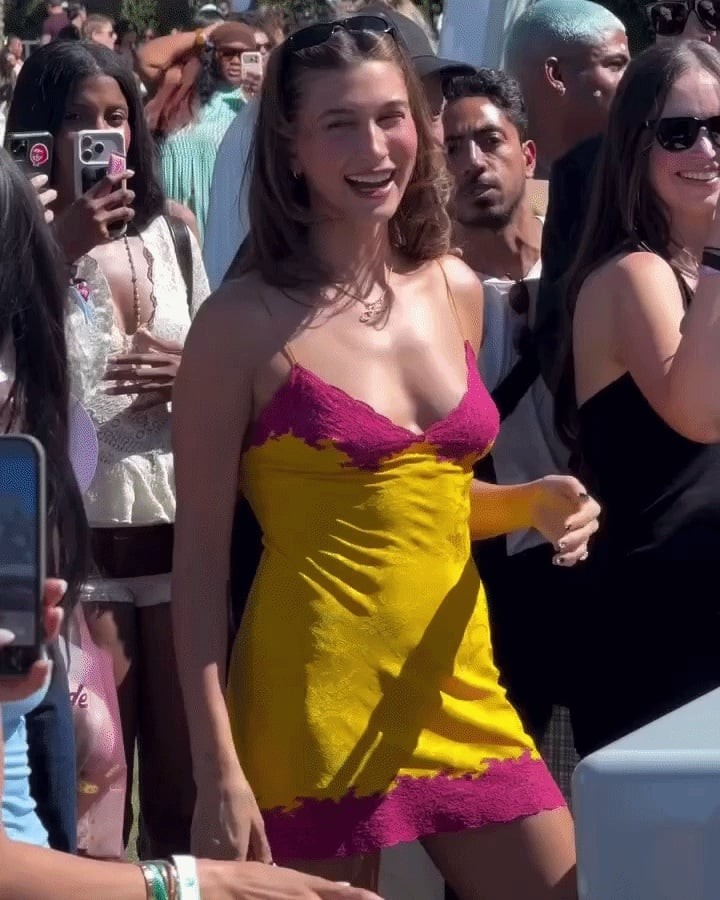 Thiết kế mang tính vintage từ Dior vừa giữ được nét cổ điển vừa hòa quyện tinh thần hiện đại.