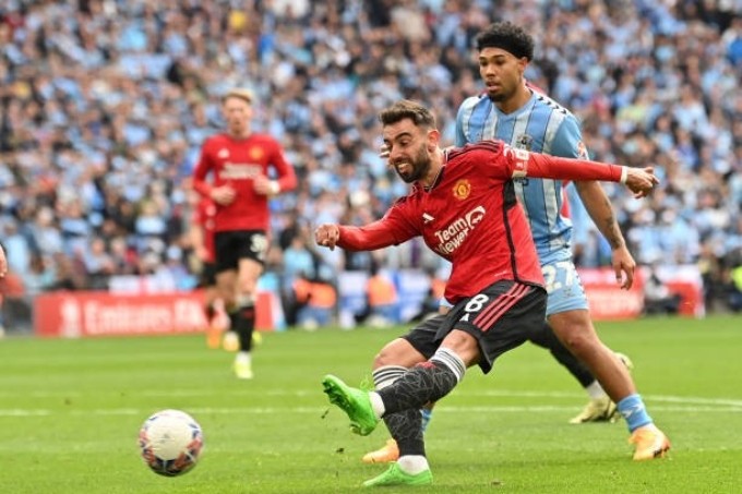 Cái giá phải trả với MU rất đắt nếu cố giữ 1 