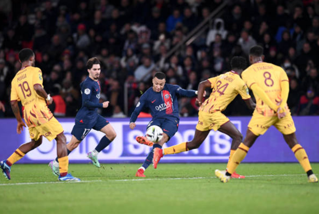 Mbappe chứng minh đẳng cấp, PSG tách tốp - Bóng Đá