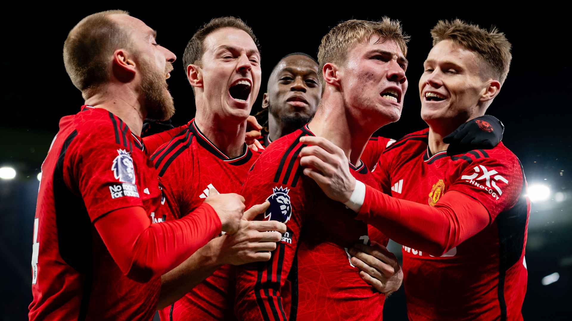 Man Utd may mà có Jonny Evans - Bóng Đá
