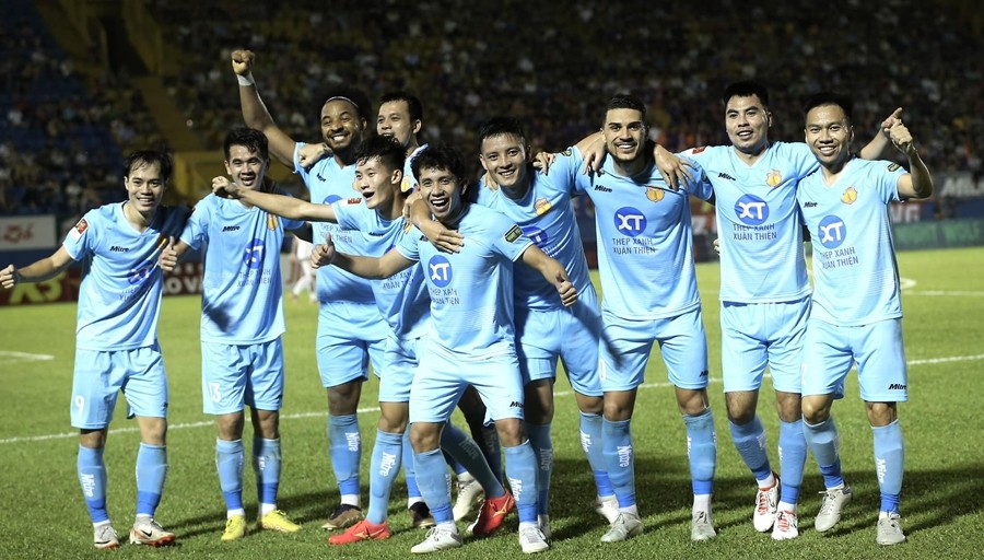 Thua trận đầu ở V-League, HLV Nam Định nói gì? - Bóng Đá