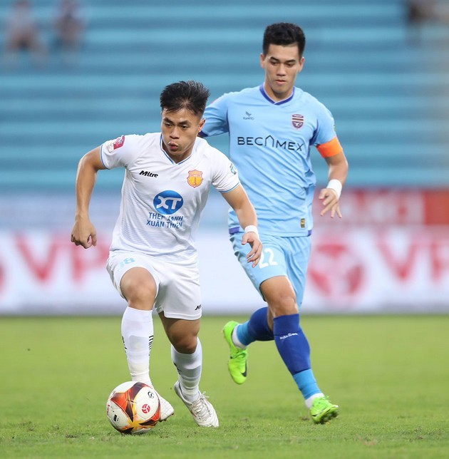 Văn Toàn, Tiến Linh báo tin dữ tới HLV Kim Sang-sik; Kiatisuk nhận lỗi lớn - Bóng Đá