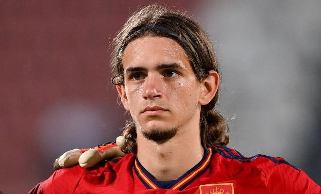 Tottenham Hotspur will reportedly compete with Arsenal to sign 18-year-old versatile Spaniard Yarek Gasiorowski  - Bóng Đá