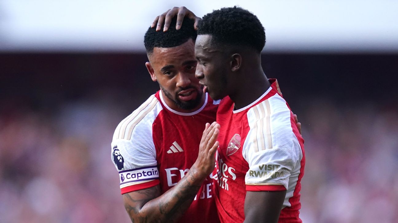 Neville chỉ ra điểm yếu của Arsenal - Bóng Đá