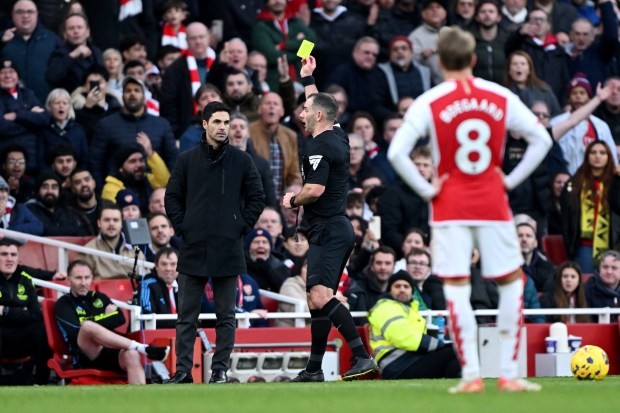 Mikel Arteta received his fourth yellow card of the season - Bóng Đá