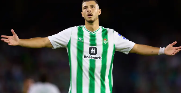 The three midfielders Barcelona could target as cash - Bóng Đá