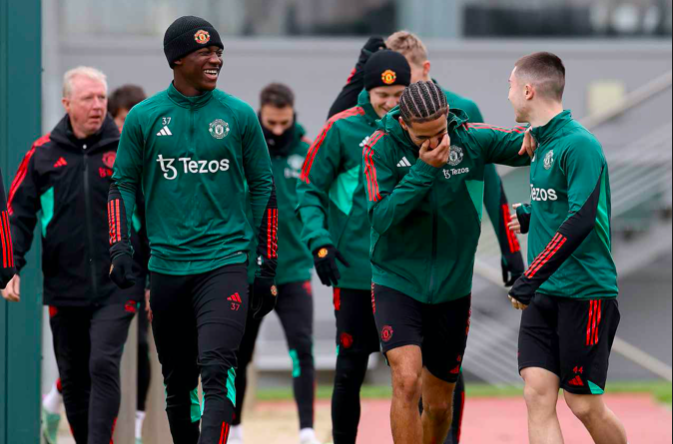 Hình ảnh khó tin của dàn sao M.U trên sân tập trước trận Liverpool - Bóng Đá