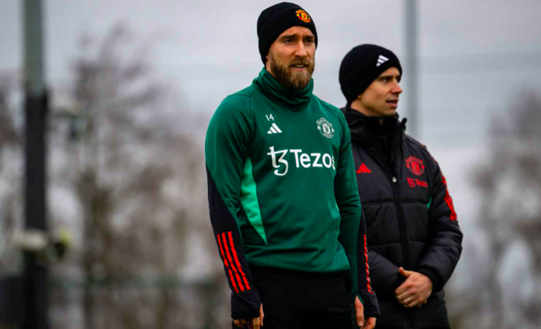 Cú hích xuất hiện; M.U đôn cầu thủ 36 tuổi từ đội trẻ lên tập luyện - Bóng Đá