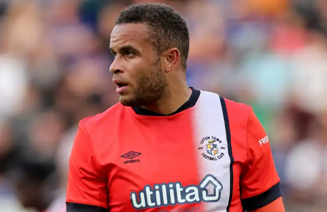 Tiền đạo của Luton Town bị phân biệt, cảnh sát vào cuộc - Bóng Đá