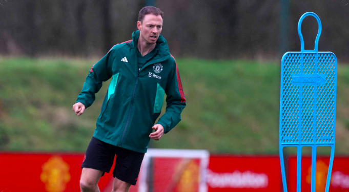 Cầu thủ bị lãng quên xuất hiện trên sân tập Man Utd - Bóng Đá