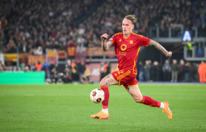 Frustrated Karsdorp booed by Roma fans after horrible Europa League error - Bóng Đá