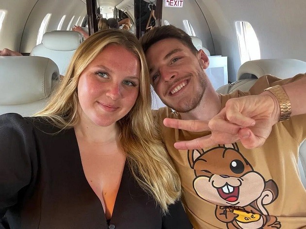 Declan Rice's girlfriend Lauren Fryer deletes all of her pictures after cruel bullying over her appearance - Bóng Đá