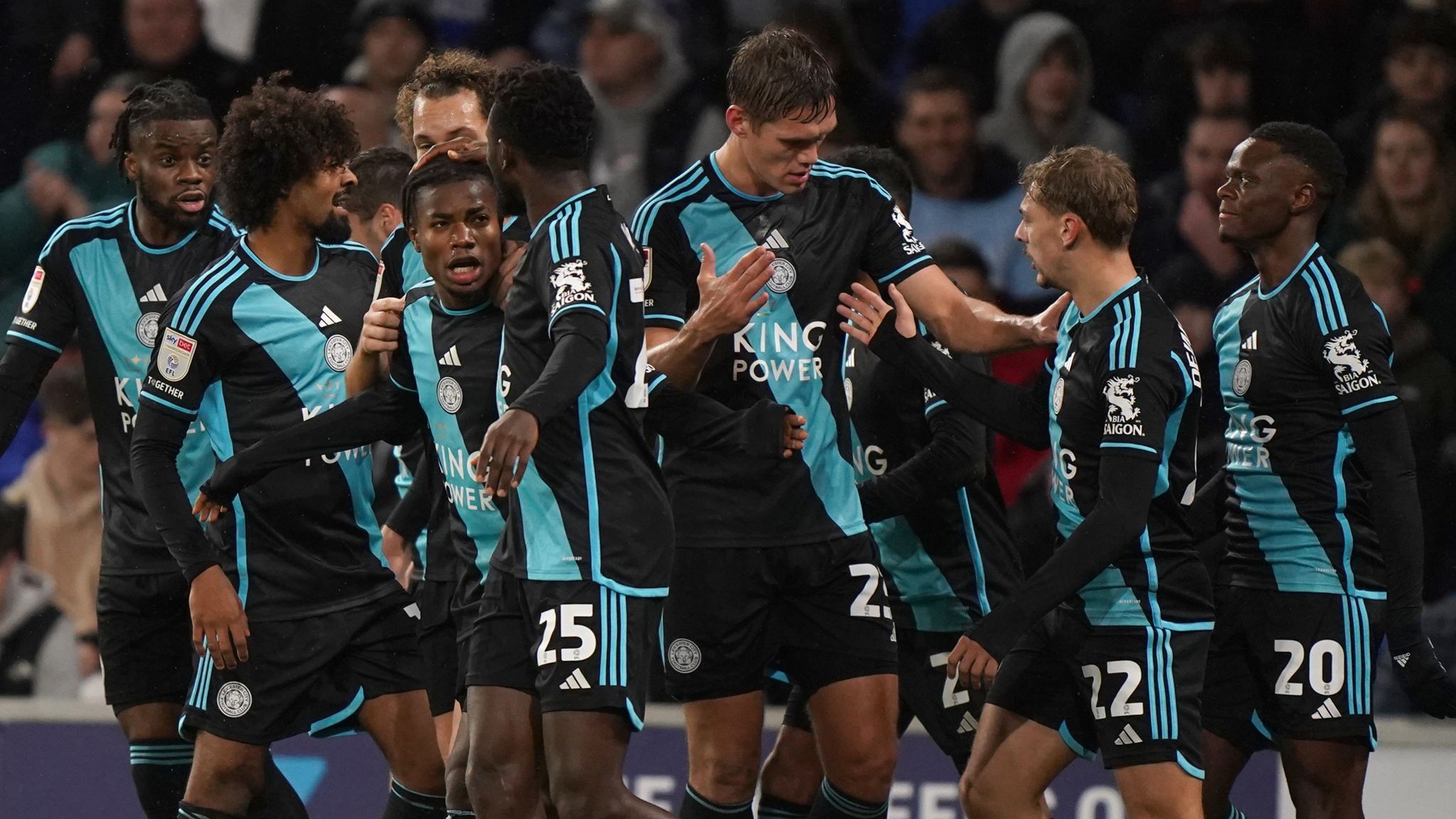 Quá đáng sợ! Leicester City cho đối thủ 'hít khói' ở Championship - Bóng Đá