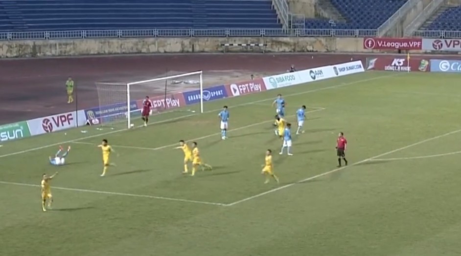 Ngược dòng trong 2 phút, SLNA giành 3 điểm ở trận chung kết ngược - Bóng Đá