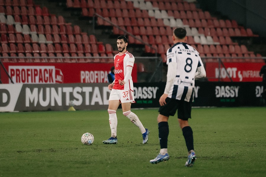 Địa chấn xảy đến với Ajax - Bóng Đá
