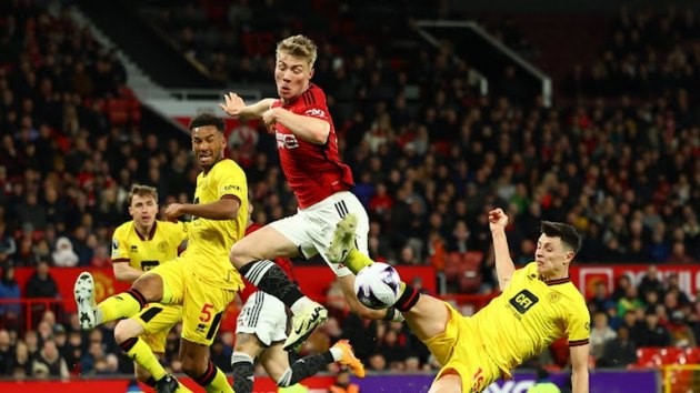 Ghi 2 bàn trong 4 phút, Man United ngược dòng hạ Sheffield United - Bóng Đá