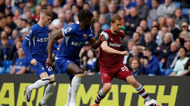 Chelsea thăng hoa, vượt mặt Man Utd - Bóng Đá