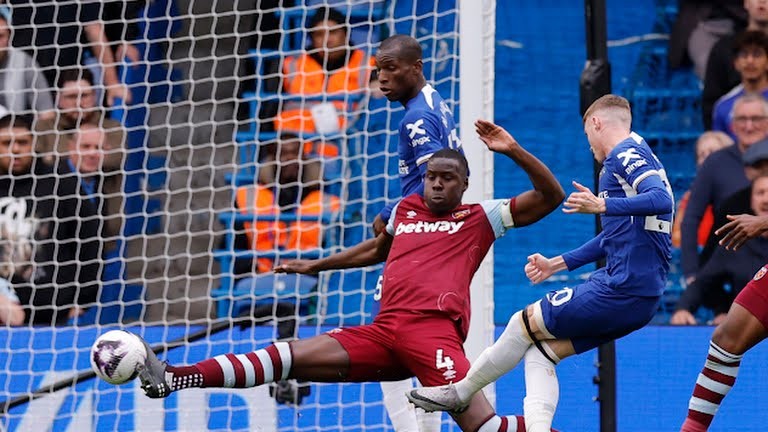 Chelsea thăng hoa, vượt mặt Man Utd - Bóng Đá