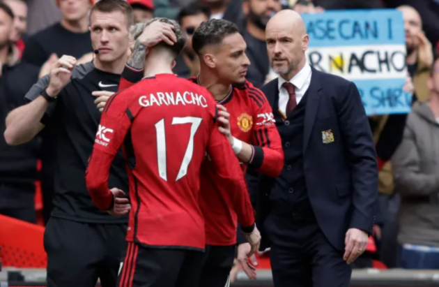 Rio Ferdinand baffled by two Erik ten Hag decisions that left one Man Utd star shaking his head in disbelief - Bóng Đá