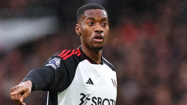 Man Utd interested in signing Fulham ace Tosin Adarabioyo on a free transf - Bóng Đá