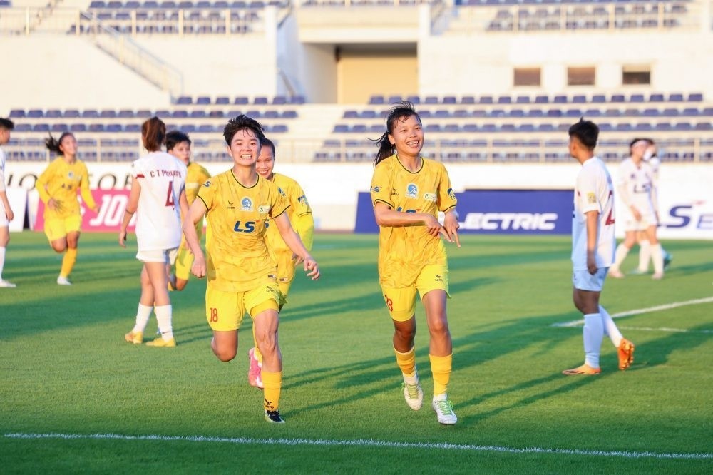 Tin đồn VFF quay xe, HLV Shin Tae-yong đón tin vui, Campuchia học đòi Indonesia - Bóng Đá