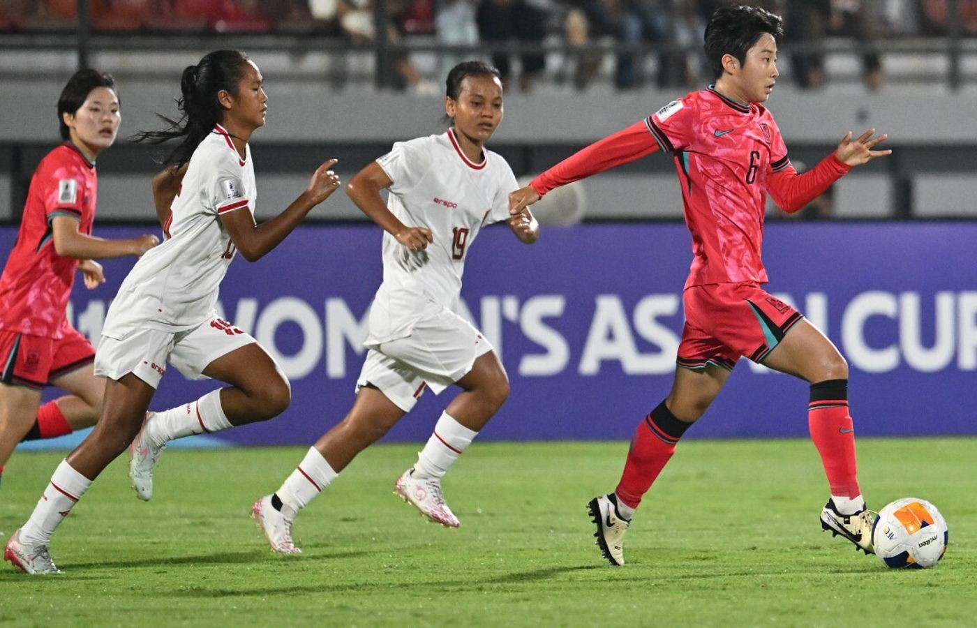 Indonesia bị loại sau thất bại kinh hoàng, ĐT Malaysia mất nửa sức mạnh vì cầu thủ bị tạt axit - Bóng Đá