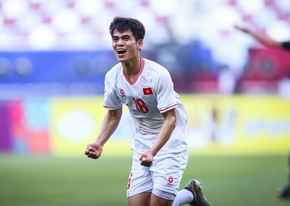 Quang Hải khâu váy cho vợ, Văn Khang nói thẳng ưu thế rõ ràng của U23 Iraq - Bóng Đá