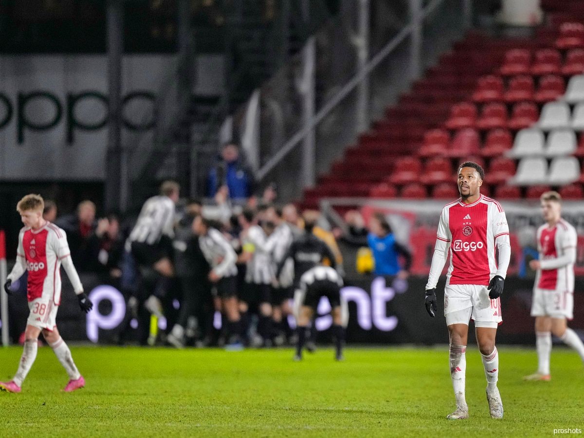 Địa chấn xảy đến với Ajax - Bóng Đá