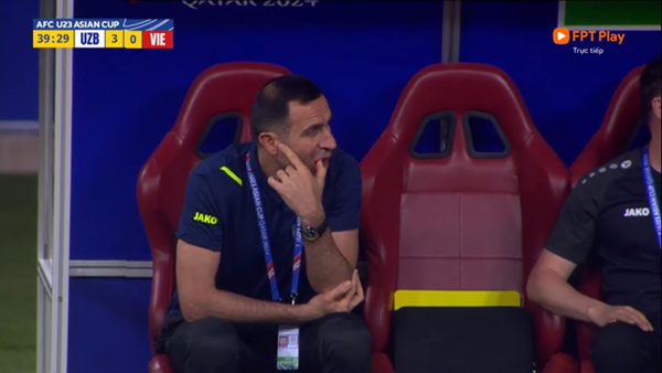 Biểu cảm HLV U23 Uzbekistan - Bóng Đá