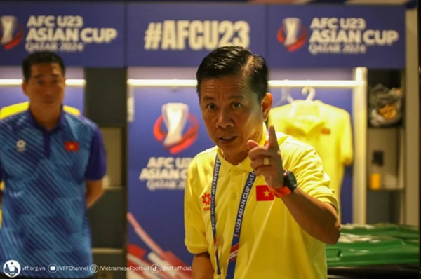 HLV Hoàng Anh Tuấn phát biểu - Bóng Đá