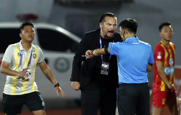 HLV Popov nói về thẻ đỏ của Thanh Hóa - Bóng Đá