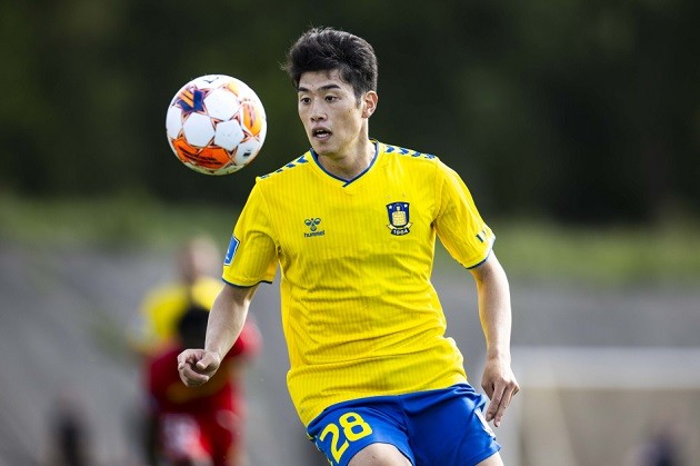 Liverpool theo dõi Yuito Suzuki - Bóng Đá