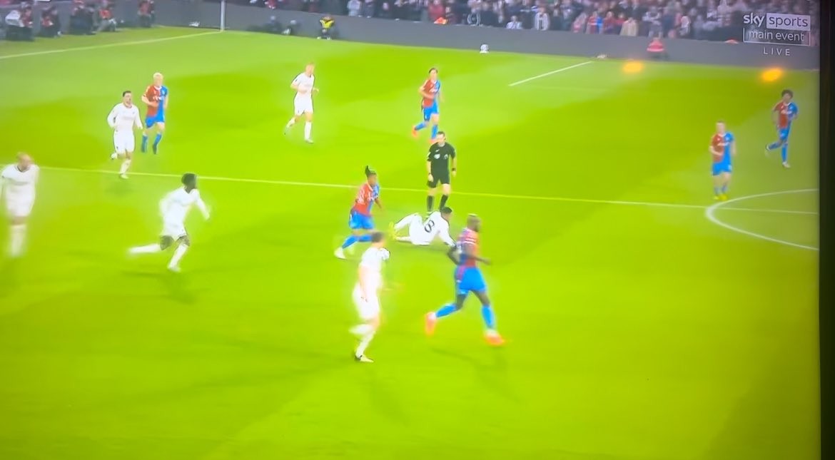 Kẻ hủy diệt sự nghiệp Casemiro - Bóng Đá