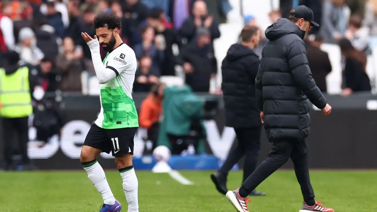 Khoảnh khắc ngượng ngùng giữa Salah và Klopp - Bóng Đá