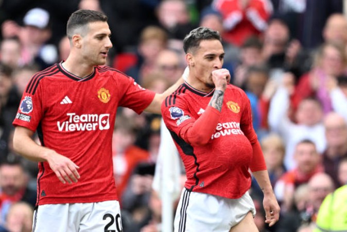 TRỰC TIẾP Man United 1-1 Burnley (H2): Burnley đưa trận đấu về vạch xuất phát  - Bóng Đá