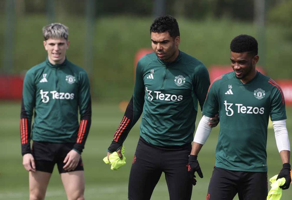Cầu thủ bị lãng quên xuất hiện trên sân tập Man Utd - Bóng Đá