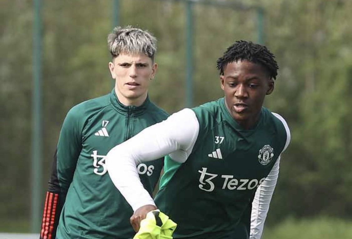 Cầu thủ bị lãng quên xuất hiện trên sân tập Man Utd - Bóng Đá