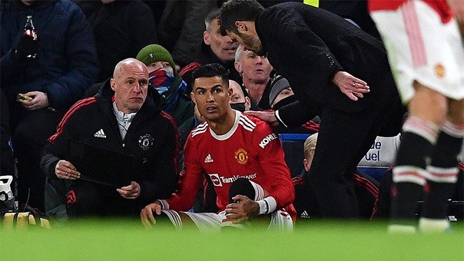 Carrick lý giải việc để Ronaldo dự bị trận gặp Chelsea - Bóng Đá
