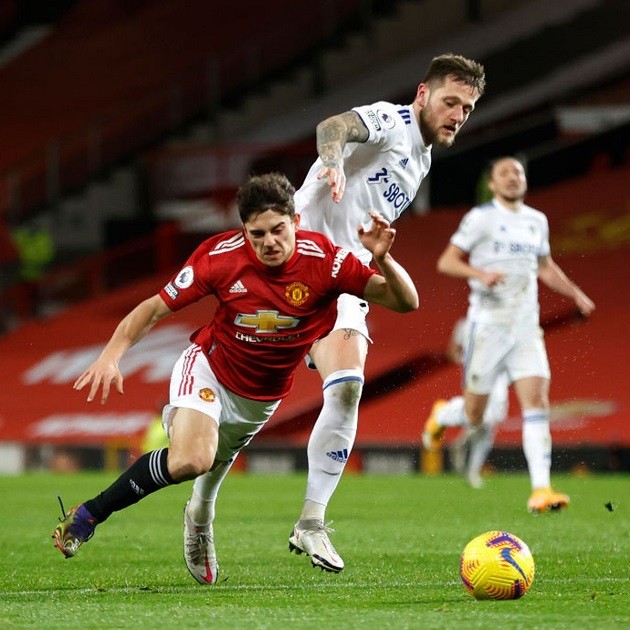 Man Utd 6-2 Leeds: Daniel James given incredibly harsh yellow card for 'dive' - Bóng Đá