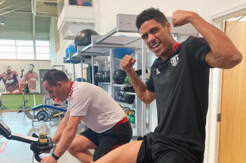 Manchester United star Raphael Varane provides update on injury recovery - Bóng Đá