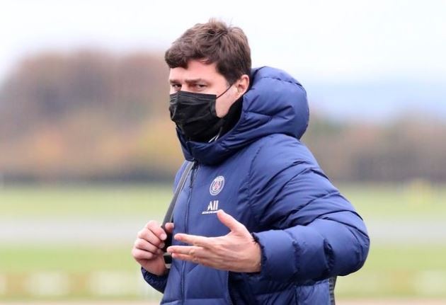 Mauricio Pochettino signs Man Utd shirt in biggest hint yet over manager vacancy - Bóng Đá