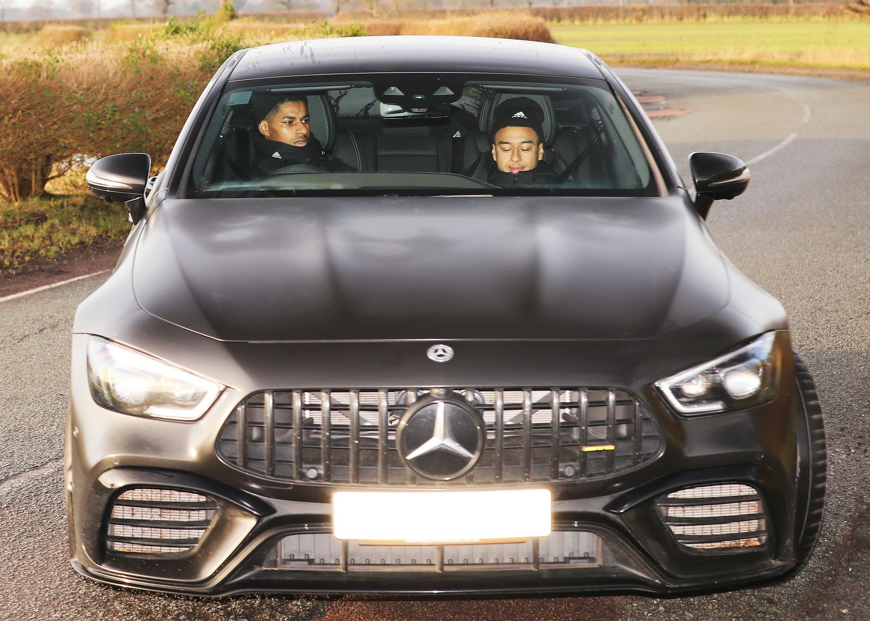 Pictures: United squad meets at Carrington before Burnley trip - Bóng Đá