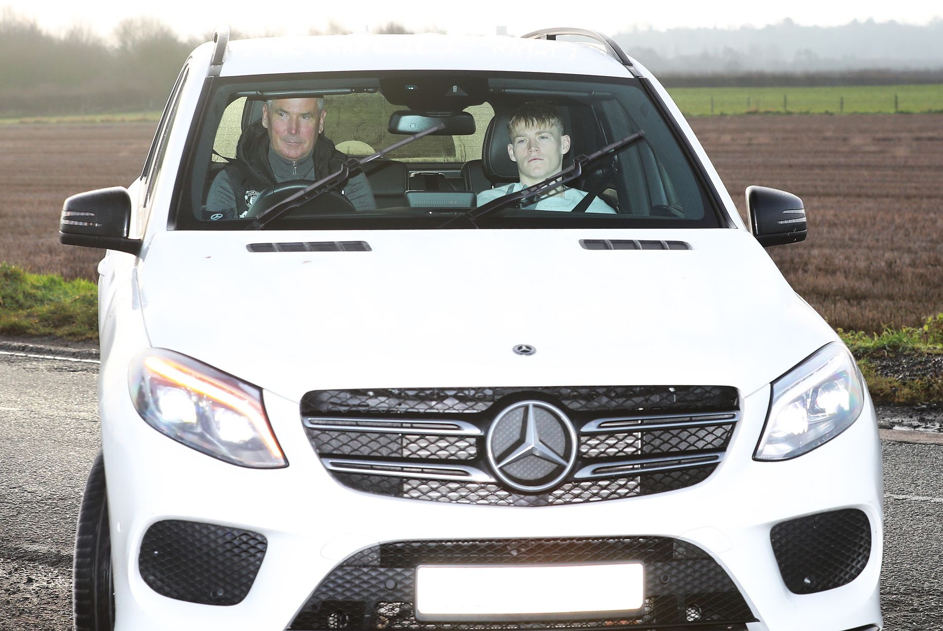 Pictures: United squad meets at Carrington before Burnley trip - Bóng Đá