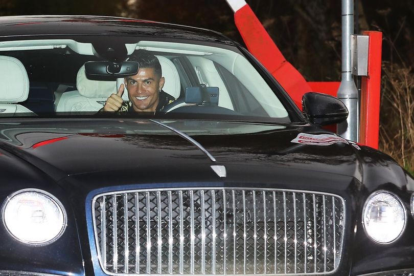 Ronaldo có thái độ bất ngờ khi trở lại đại bản doanh Man Utd - Bóng Đá