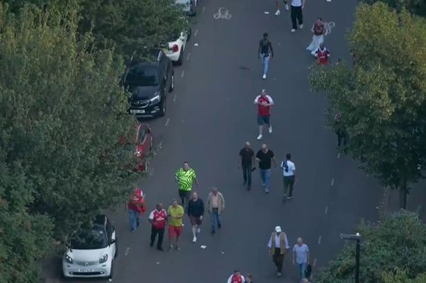 Manchester United fans have been voted the worst in the Premier League for leaving games early with Arsenal in second place. - Bóng Đá