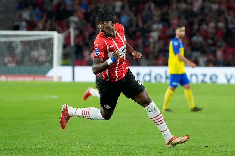 PSV star Noni Madueke explains why he rejected Manchester United transfer - Bóng Đá