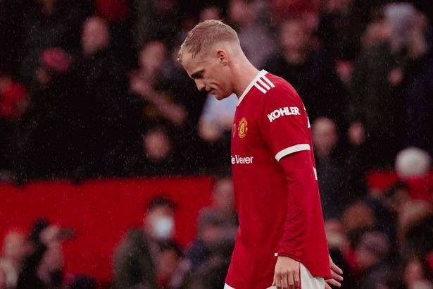 Donny van de Beek set for Premier League lifeline if he quits Man Utd in January - Bóng Đá
